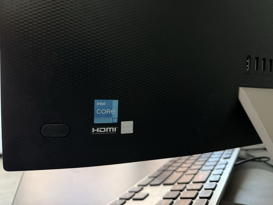 Asus All-in-One V241 – i3 Gen 11, 8GB RAM, 256GB SSD – Stare excelentă