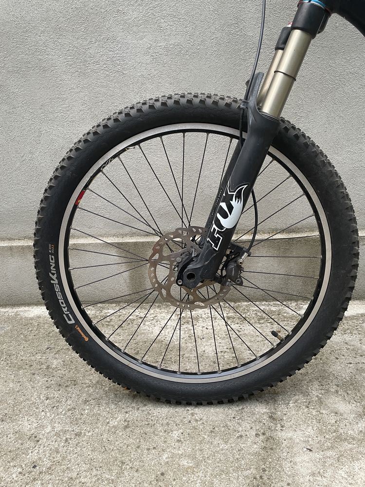 Vând bicicleta Trek Fuel Ex 8
