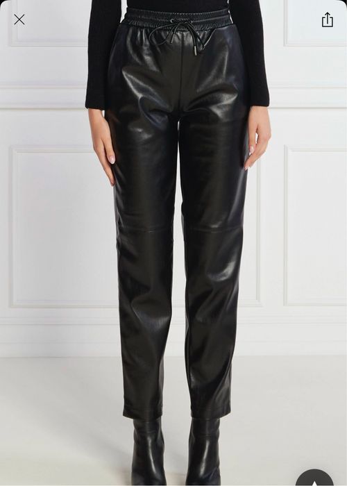 Дамски панталон ,кожен Guess