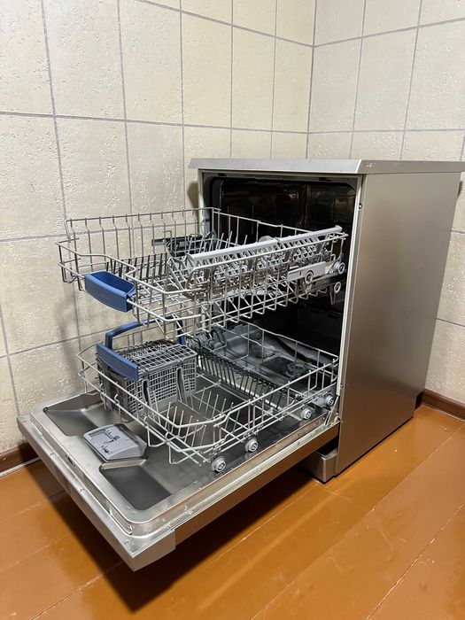 Посудомоечная машина Bosch SilencePlus в отличном состоянии