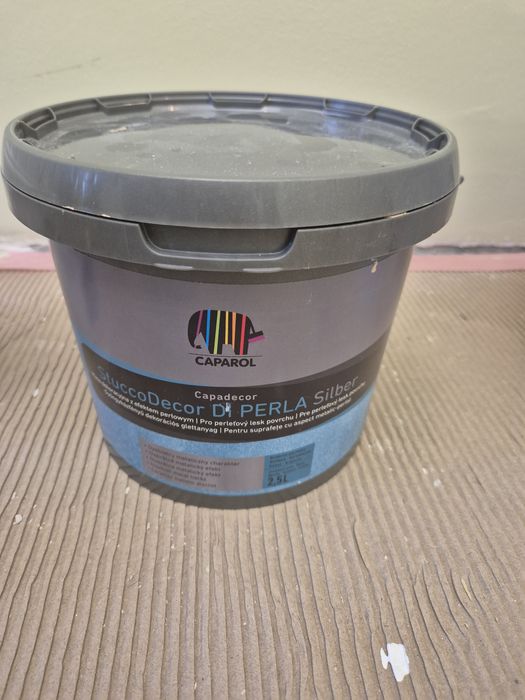 Persoana fizica vând, vopsea lavabila/ găleată 10 L și  Stucco Decor