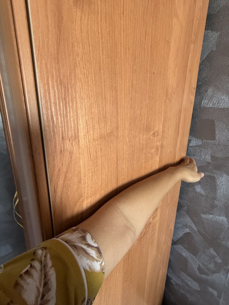 Продается высокий шкаф