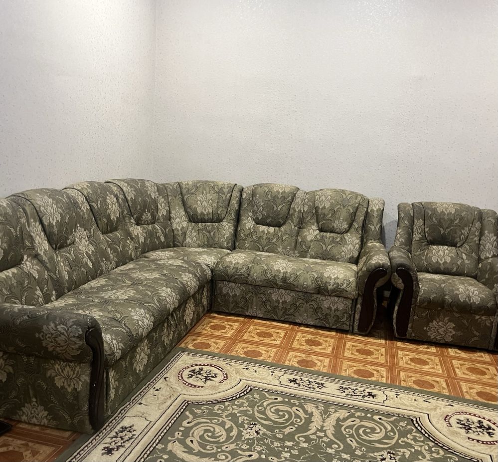 Продам диван угловой