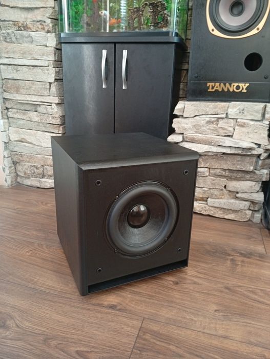 Активен субуфер KEF C-4