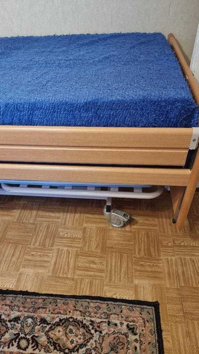 Електрическо легло с падащи бордове и повдигане на горнатадолната част