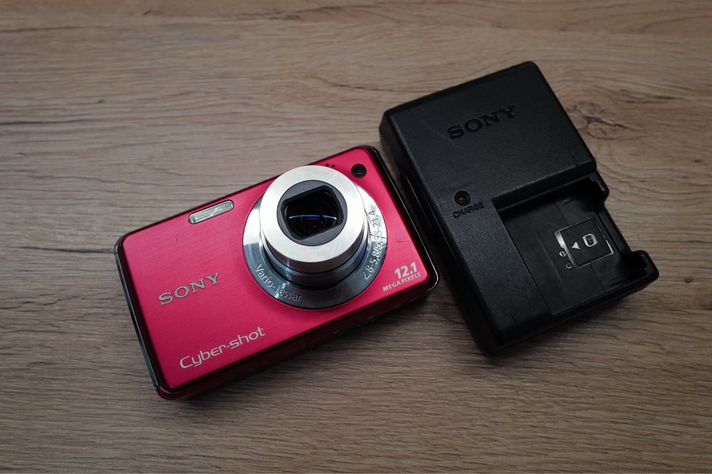 Aparat foto Sony Cybershot Pink 12Mp lentile Zeiss digital W230
