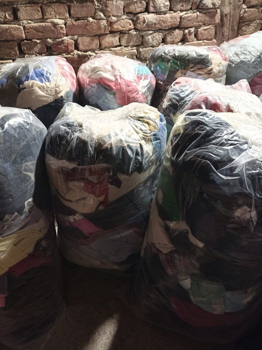Vând saci cu haine