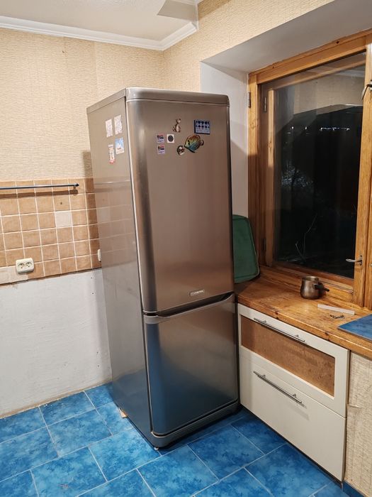 Холодильник Ariston