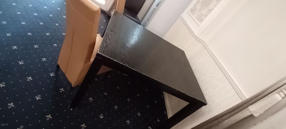 Vând mese, scaune și huse – perfecte pentru evenimente