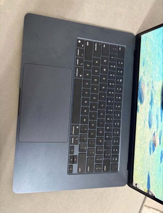 Продам MacBook Air M2 2023 в отличном состояние