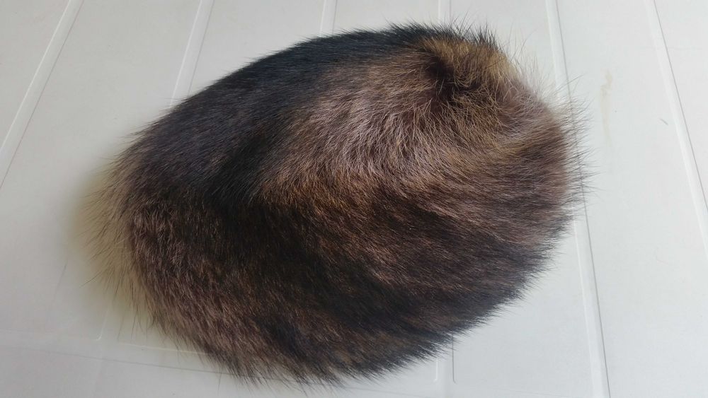 Caciula eleganta, deosebita de blana