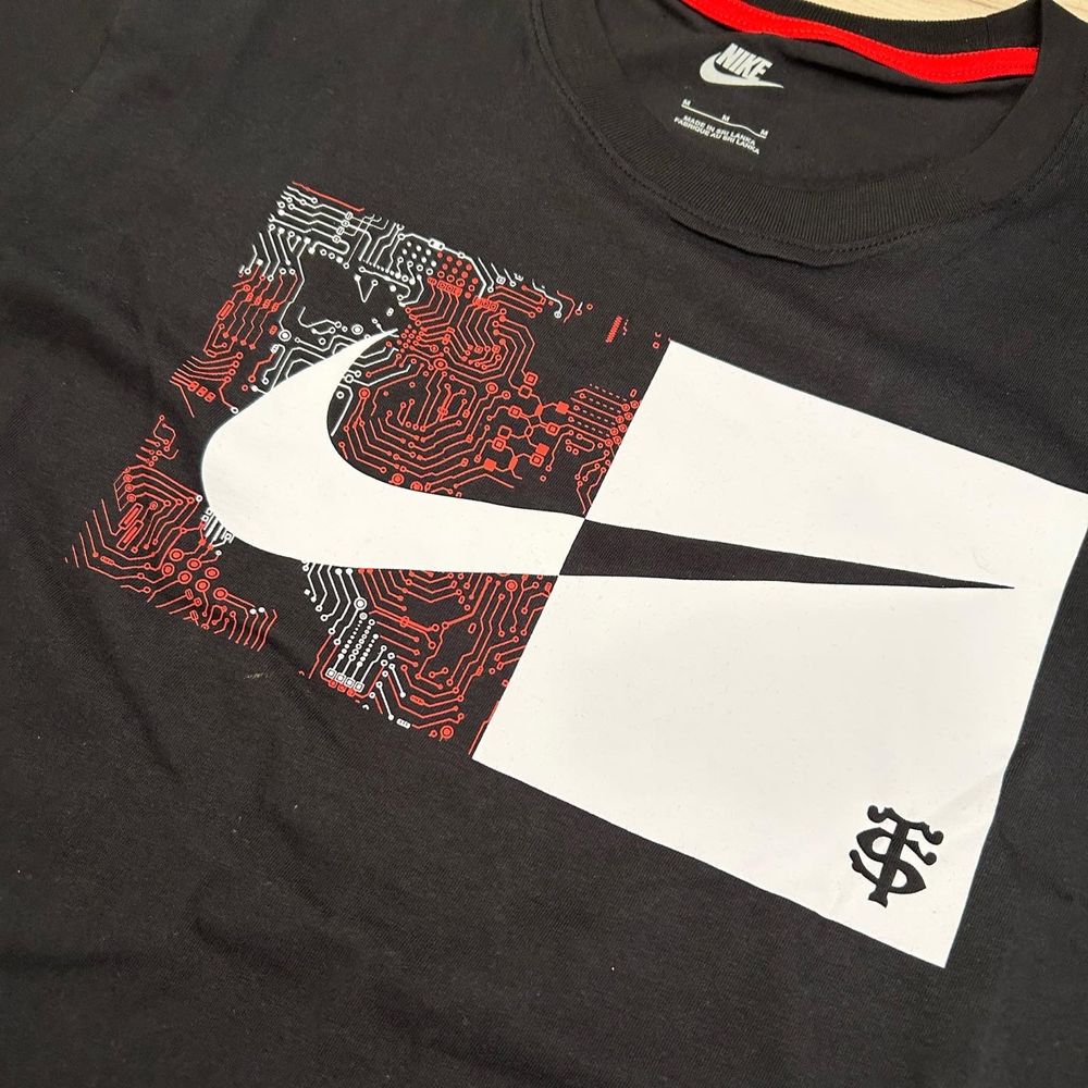 Мъжка тениска Nike графично лого