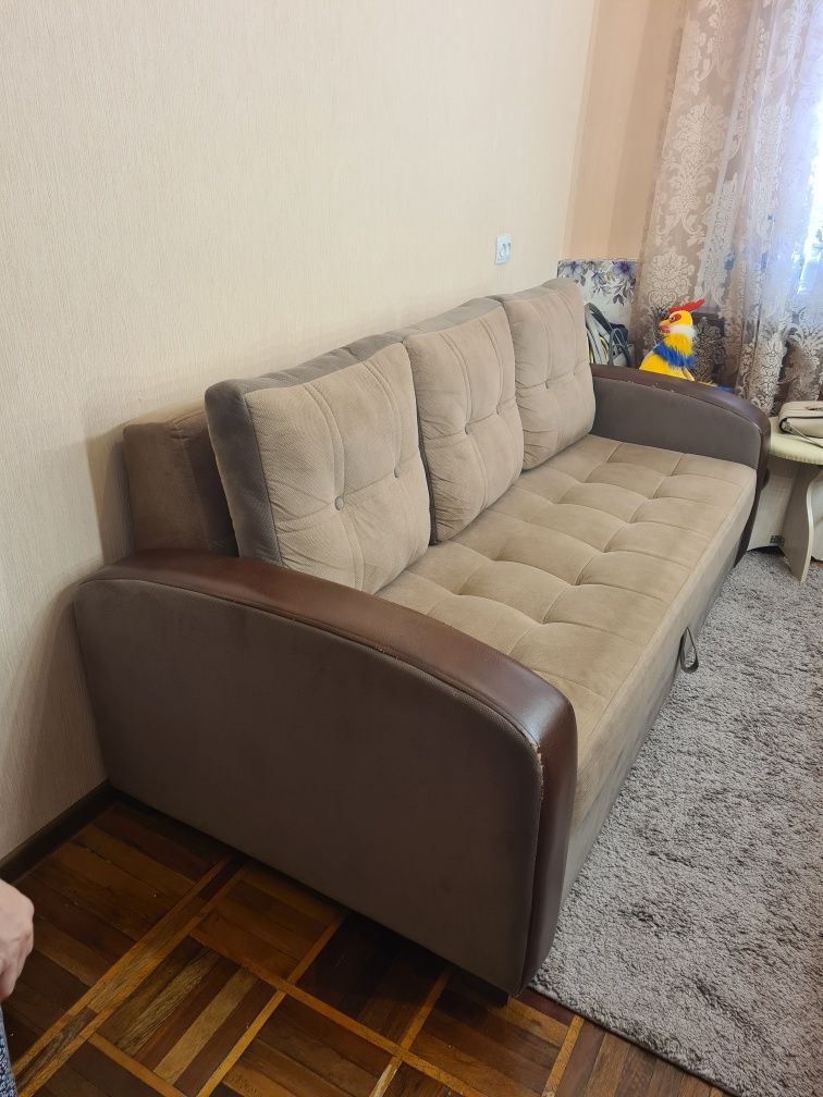Диван не раскладной б/у