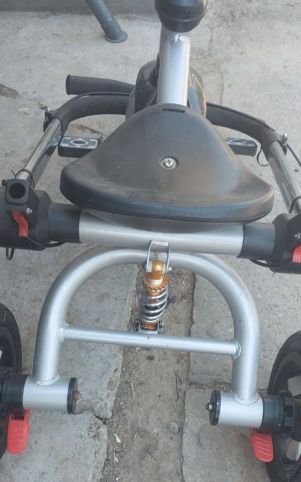 Tricicleta multifunctionala cu maner reversibil