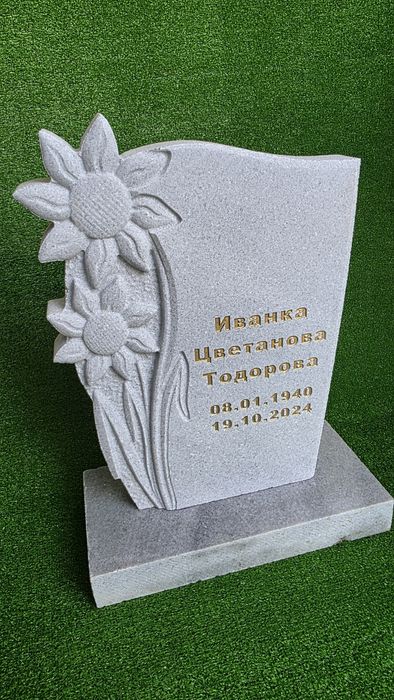 Надгробен паметник от мрамор с релефни цветя Плевен и региона