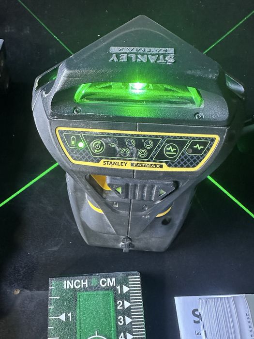 Лазерен линеен нивелир Stanley