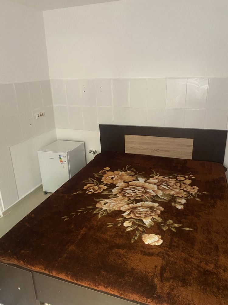 Inchirez camera p e sezon 150 lei pe noapte zona delfinariul