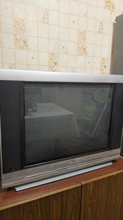 Продаётся телевизор и подставка б/у