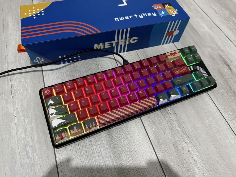 Tastatura de gaming Qwertykey65, hotswap.
