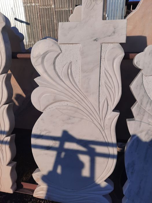 Prelucrare marmura  granit prelucrare  momente funerare  placări cavou