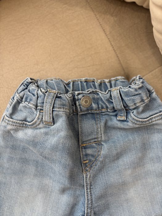 Нови дънки в размер 9-12 месеца