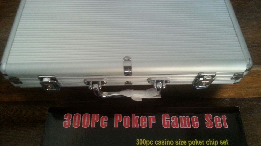 Set poker profesional. 300 jetoane imprimate. 11.5 g.