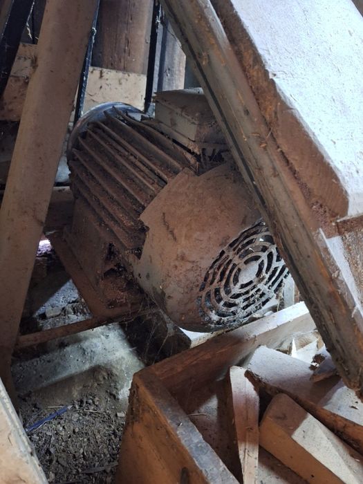 Moara de ciocane cu MOTOR TRIFAZIC.