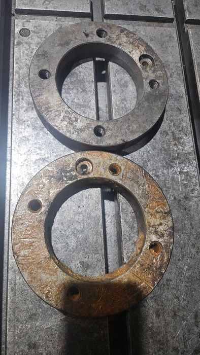 Клинозатегателни патронници BISON и български ,за стругове с CNC нови.