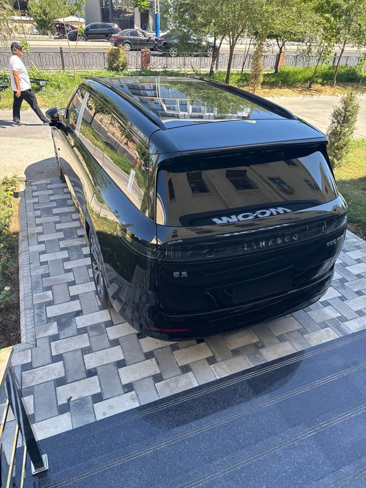 Lixiang L9 ultra ni ajali Lynk and co 900