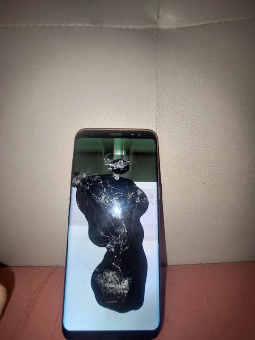 Vând 2 bucăți samsung s8 pentru piese