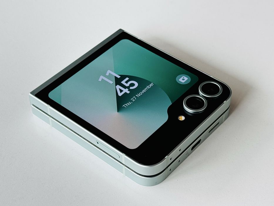 Samsung Galaxy Z Flip 6 512GB Mint Гаранция 6 месеца