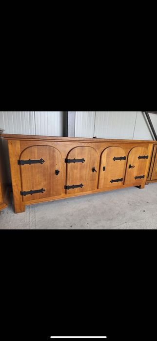 Масивен дъбов шкаф