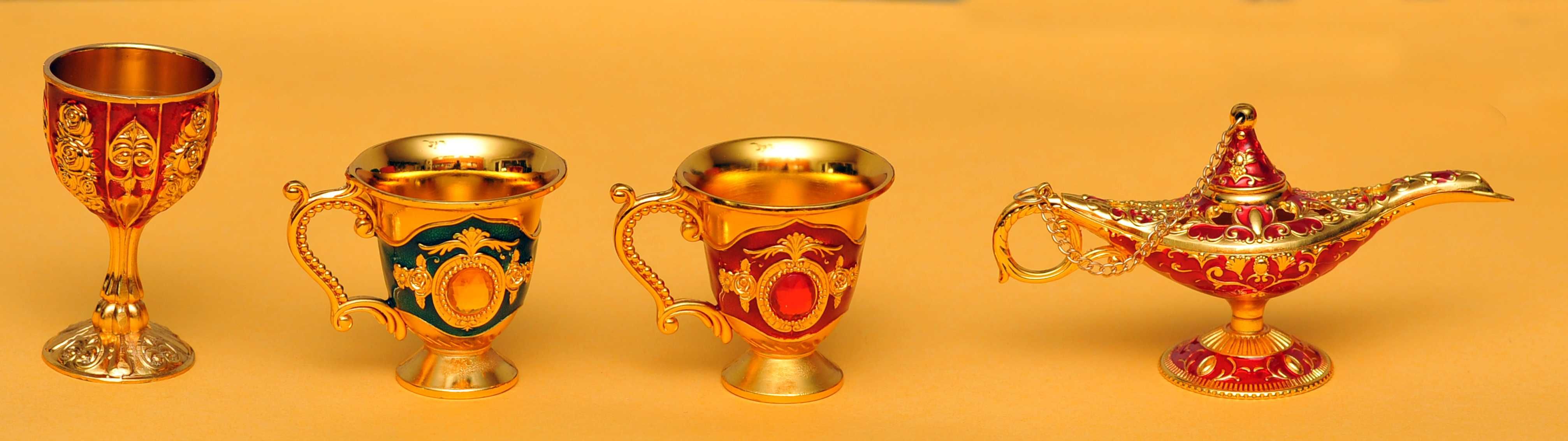 Изящни декоративни метални чашки или лампа на Аладин