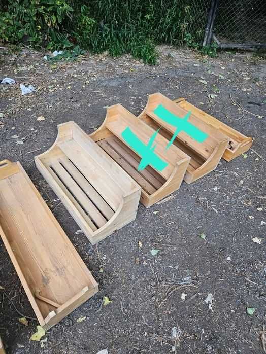 Полки деревянные и нержавейка разнос для кафе