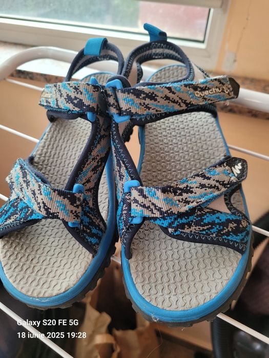 Sandale Quechua Dechatlon 34 aproape noi