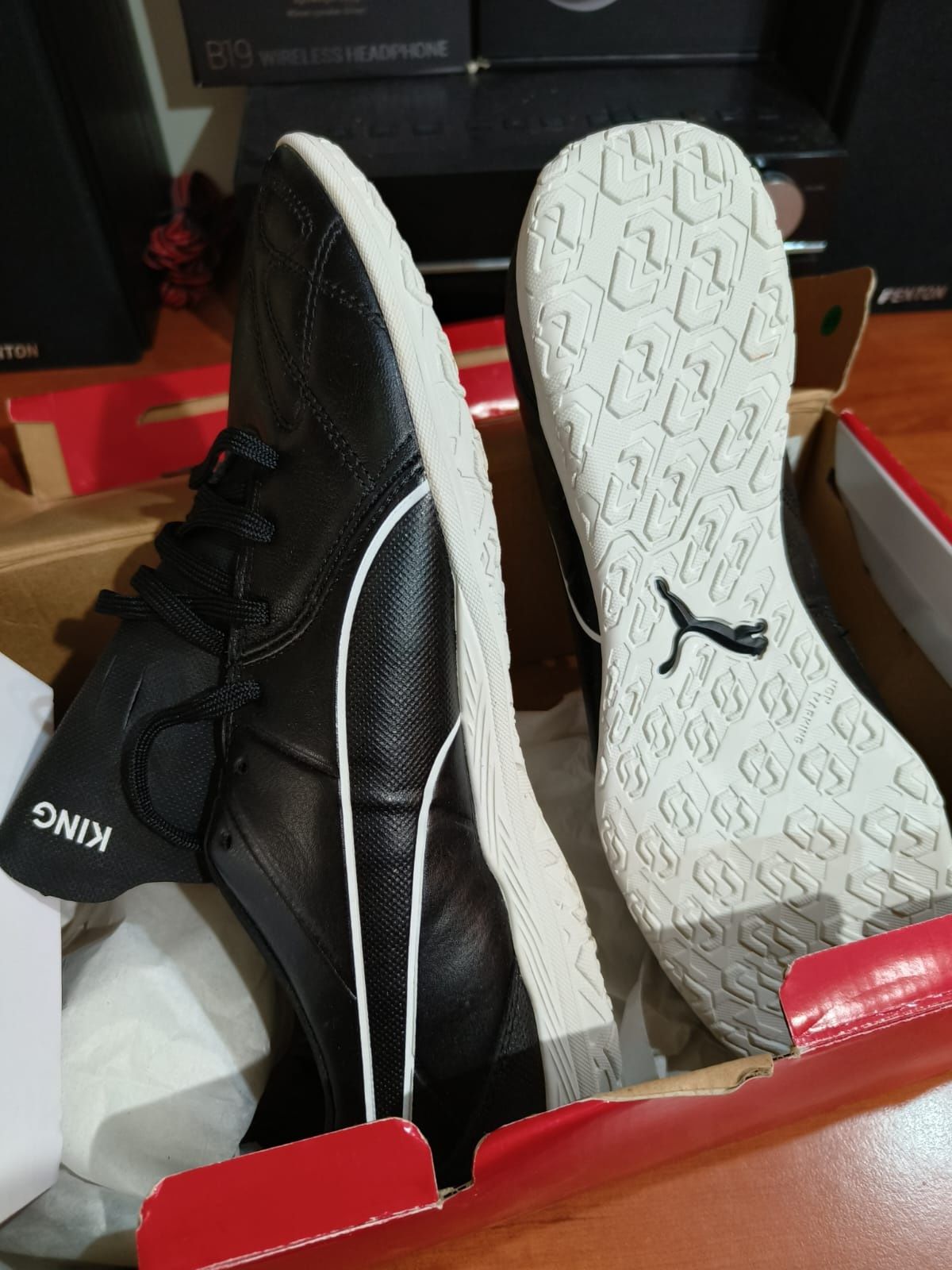 Adidași fotbal sala/tenis cu piciorul noi, nr 43.