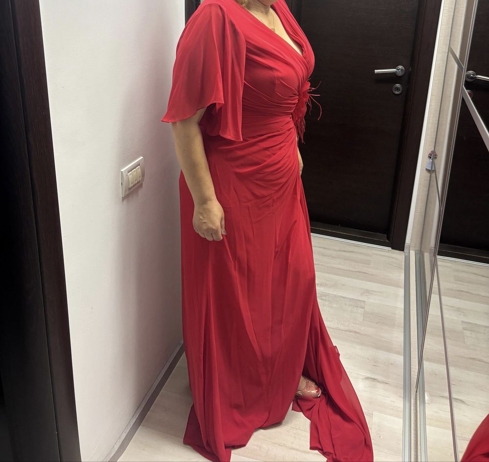 Vand rochie rosie de ocazie noua cu eticheta