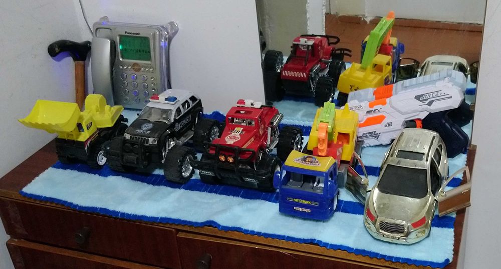 игрушки машины плюс пистолет