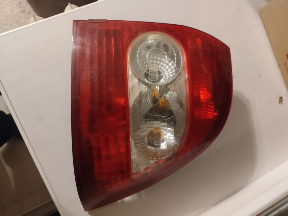 Задний правый стоп сигнал лада приора
