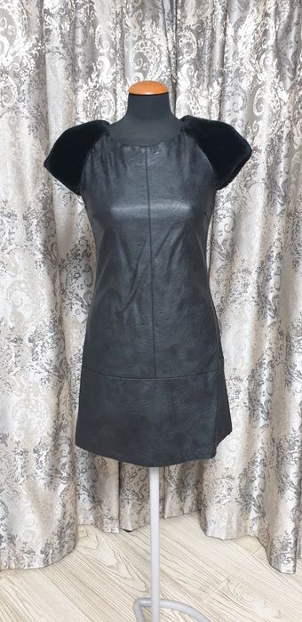 Vand rochie de piele