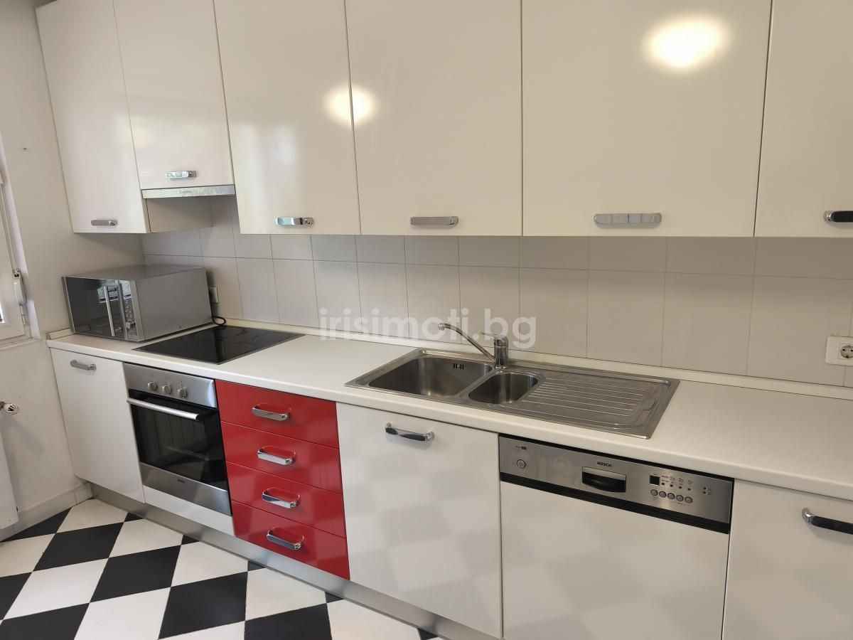 Под наем четиристаен, €1300, 147кв.м. в Изток