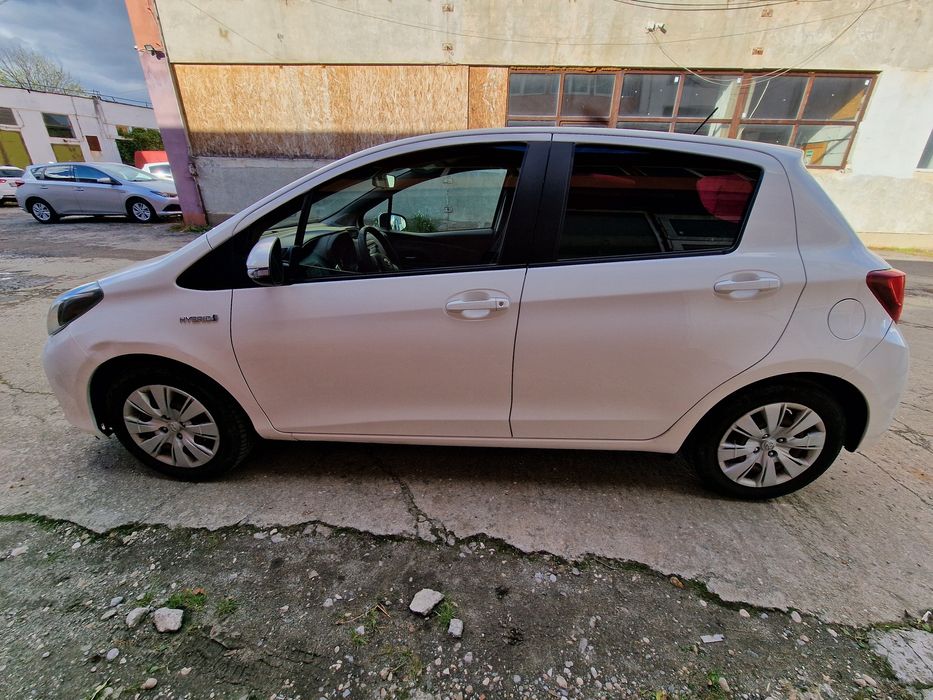 Toyota Yaris Hybrid  2016