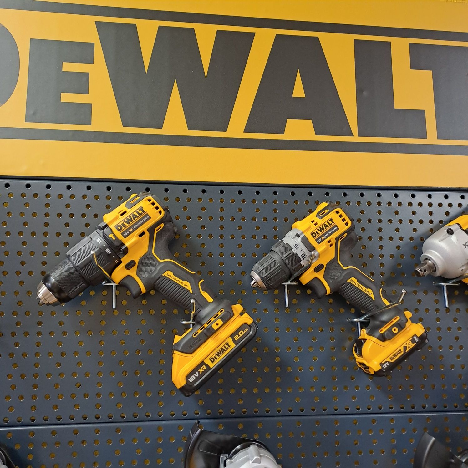 Шуруповерт аккумуляторный! DeWalt/Девольт! Бесплатная доставка! Рэд!
