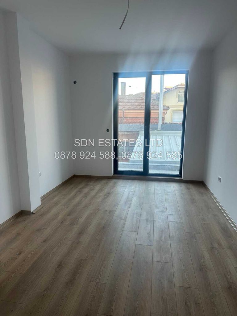 Продава се Тристаен апартамент в Казанлък - 116 кв.м за 1071 €/кв.м - Снимка #9