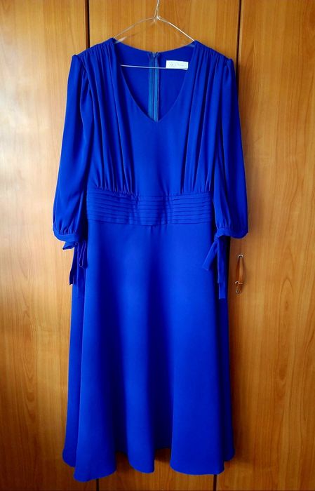 Rochie elegantă cu talie înaltă