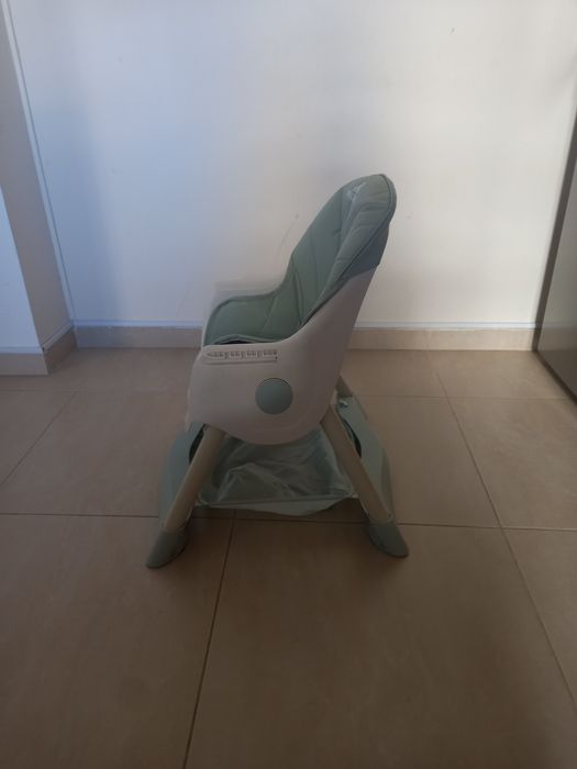 Vând scaun de masă copii.