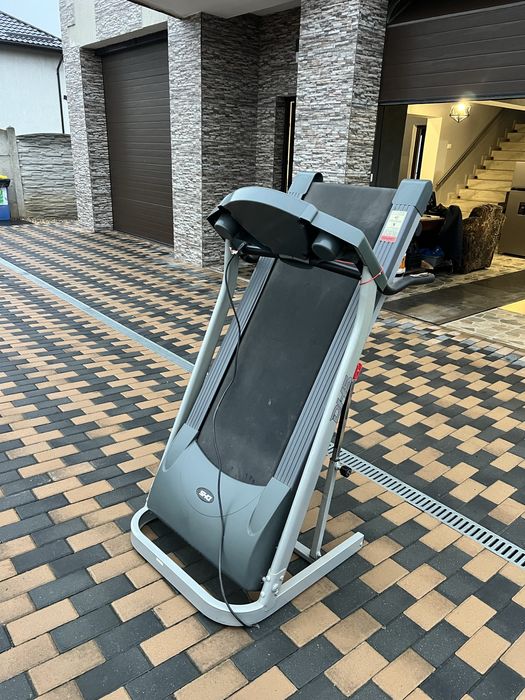 Banda alergat aproape noua