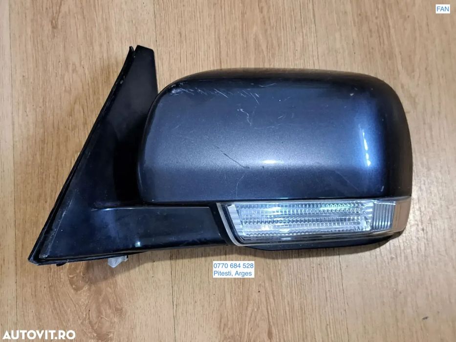 Oglinda exterioara stanga electrica cu rabatare electrica , lumina ambientala, mufa cu 10 fire culoarea Gri inchis Mitsubishi Pajero MK4 facelift 2007-2014