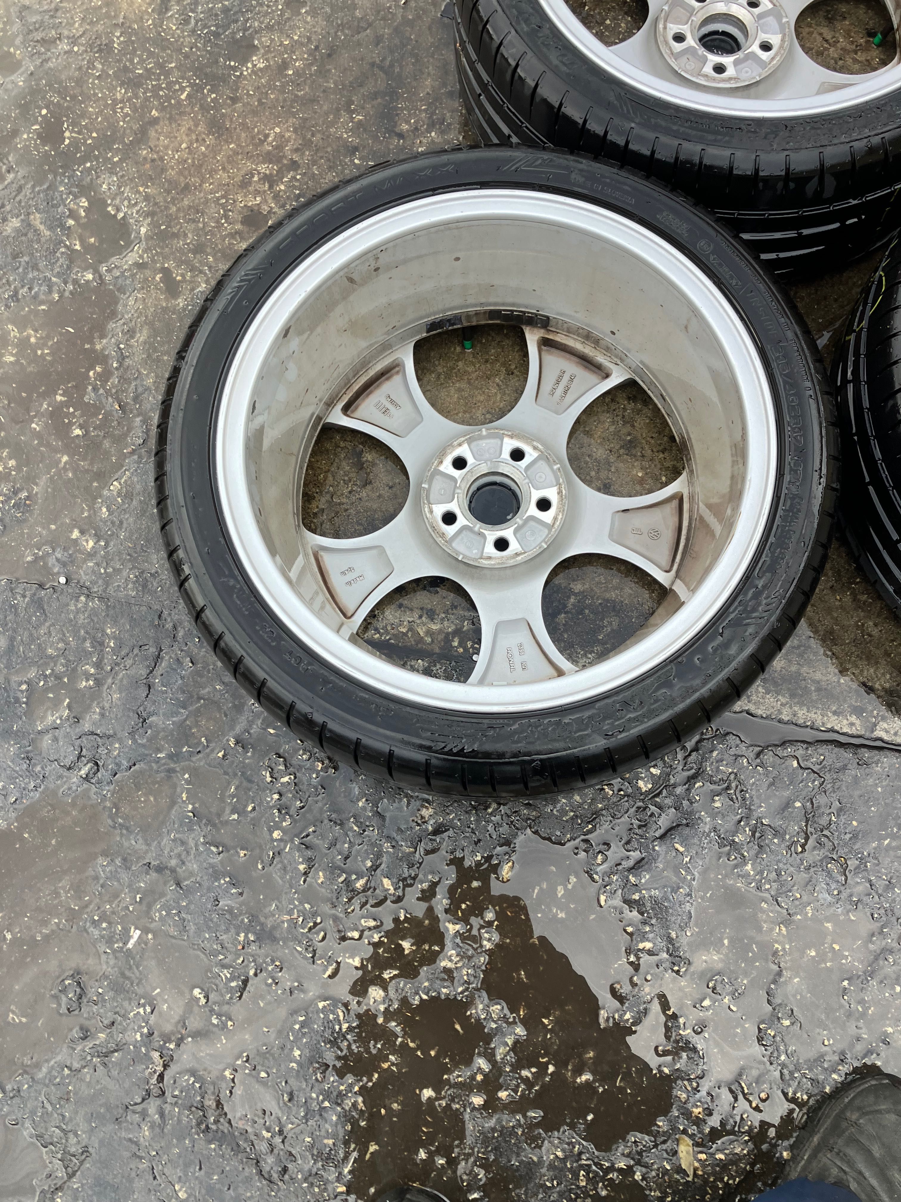 Продавам 4 бр Dunlop Sport Max 215/40/ZR17 с оригинални лети джанти