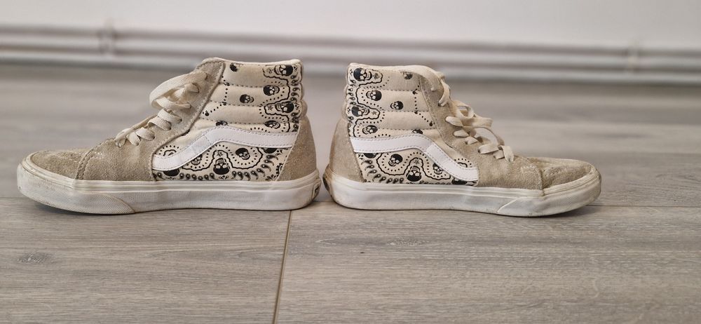 Vând Adidași Vans high